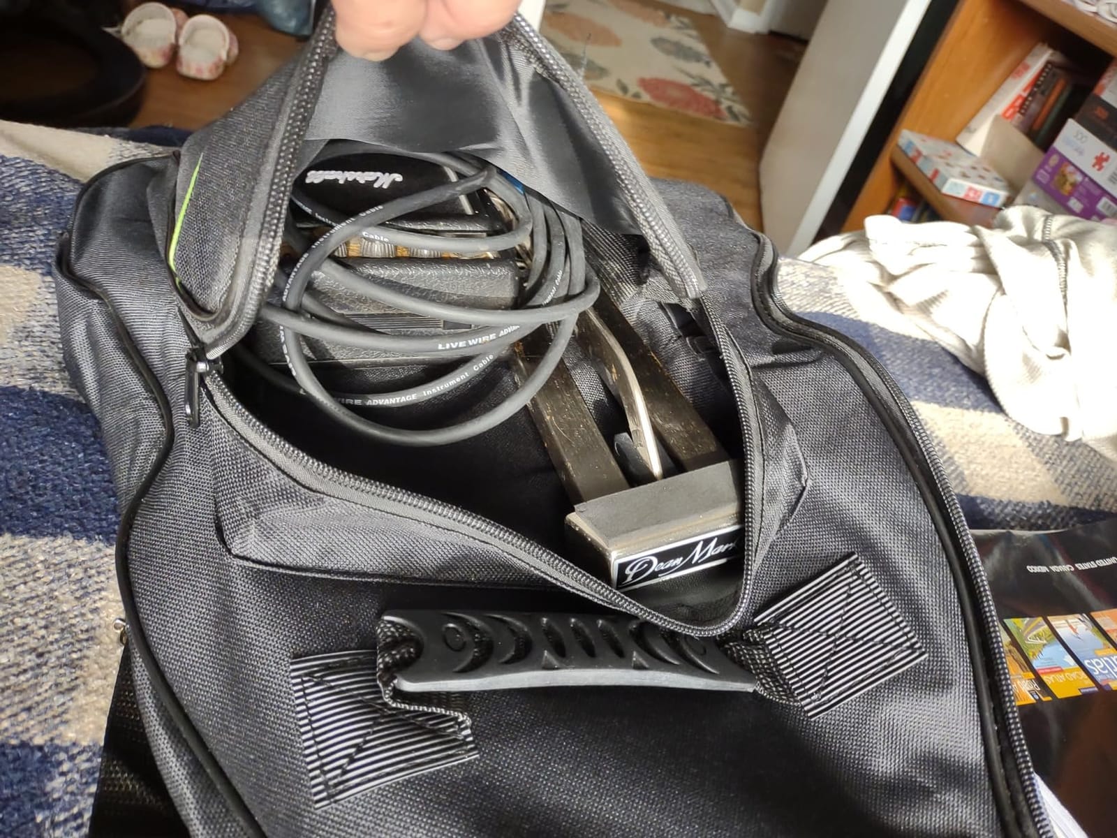 39 Inch Electric Guitar Bag 7mm Padding Waterproof Electric Guitar Case, Electric Guitar Gig Bag Backpack with Neck Strap and Pockets, Black customer photo 1
