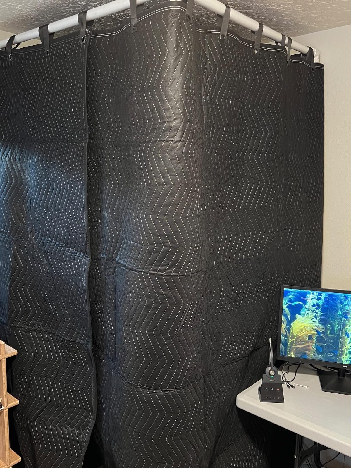 Tudomro 2 Pcs Sound Dampening Blanket Soundproof Blanket Grommeted General Indoor or Outdoor Use(48 x 78 Inches) customer photo 1