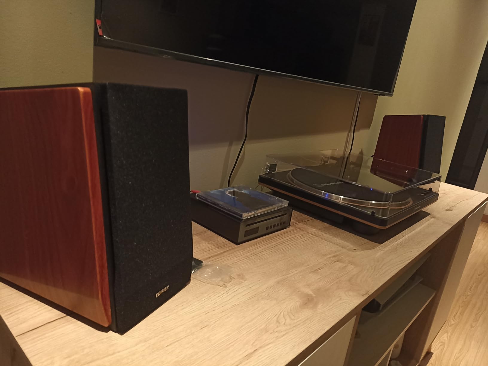 Edifier R1700BT Bluetooth Bookshelf Speaker - Active Near-Field Studio Monitors - Powered Speakers 2.0 Setup Wooden Enclosure - 66w RMS White customer photo 1