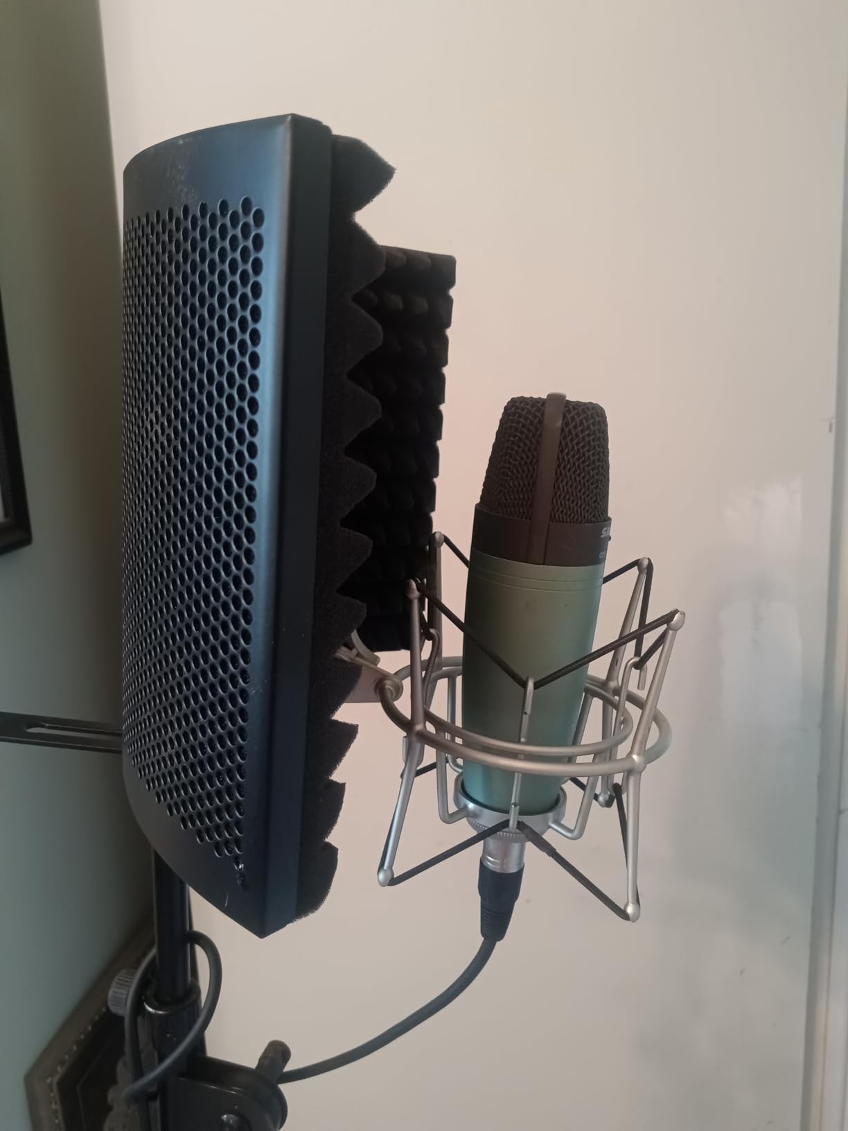 TONOR Isolation Shield Pack for Mic, Acoustic Foam Shield with Pop Filter & Tripod Stand, Foldable Design, Compatible with Blue Yeti, AT2020, Recording, Podcasts, Singing, Max 70 inch, Stand Included customer photo 2