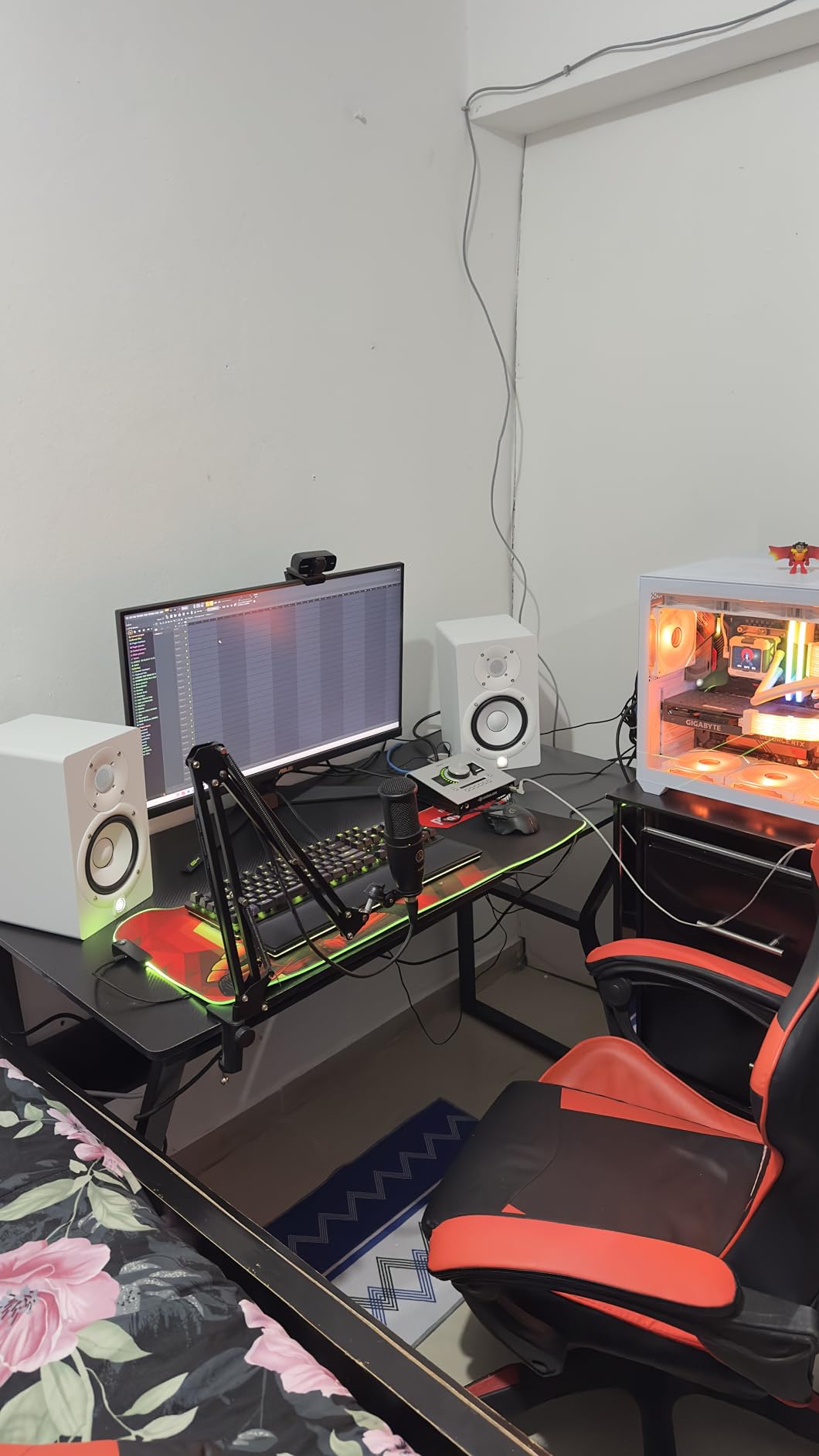 Yamaha HS4 Powered Studio Monitor in White, Pair (HS4 W) customer photo 2