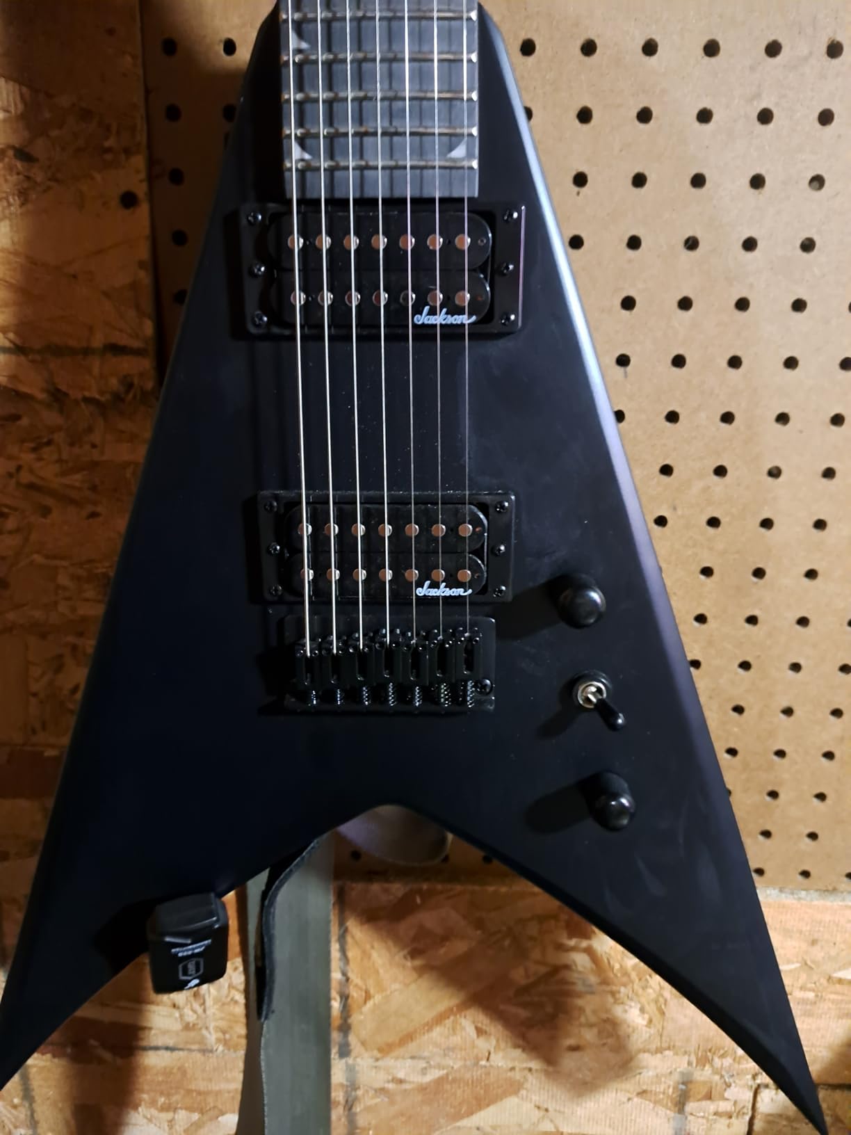 Jackson King V JS22 HT 7-string Electric Guitar - Satin Black customer photo 1
