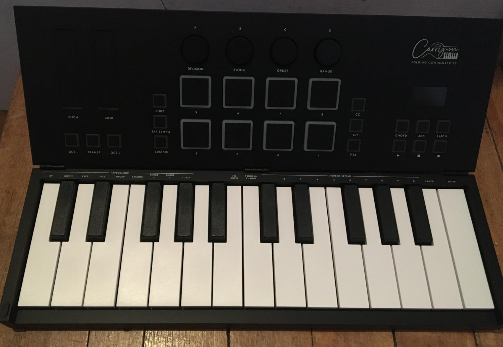 Carry-on Folding MIDI Controller 25 - MIDI over Bluetooth &USB Ultra-Portable Keyboard Controller - Built-In Battery for Professional Music Production - Compatible with Mac, PC, iOS customer photo 1