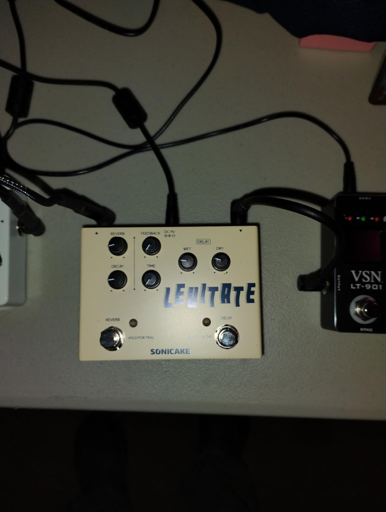 SONICAKE Acoustic Guitar Effects Pedal with Analog Preamp and Digital Reverb Acoustic Instruments with XLR Output - A Factory customer photo 1