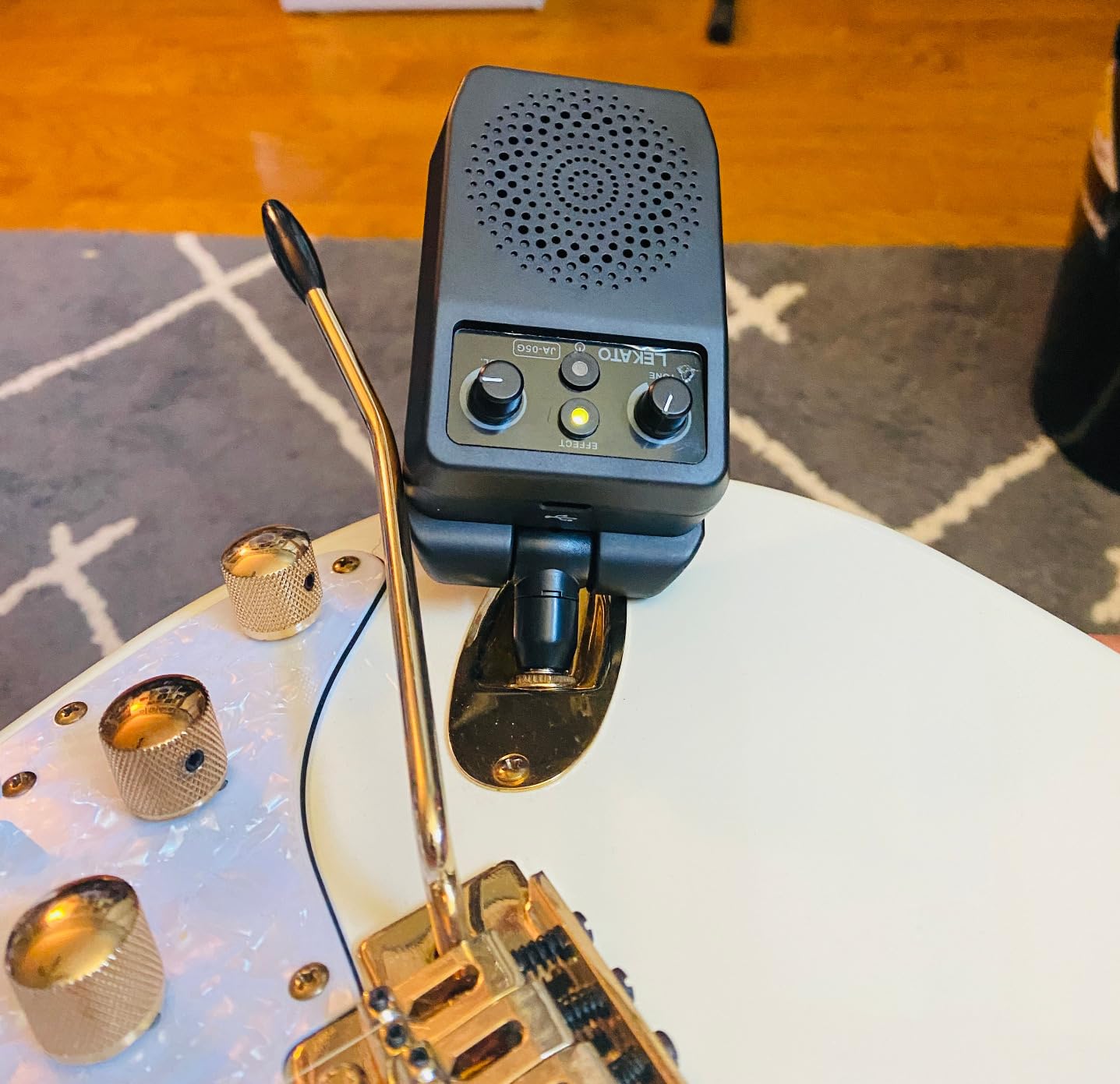 LEKATO Mini Electric Guitar Amp 5W, Portable Guitar Amp Bluetooth with Built-in 4 Effects, Clean Distortion Overdrive Reverb, Rechargeable Small Amplifier for Practice, Black (JA-05G) customer photo 2