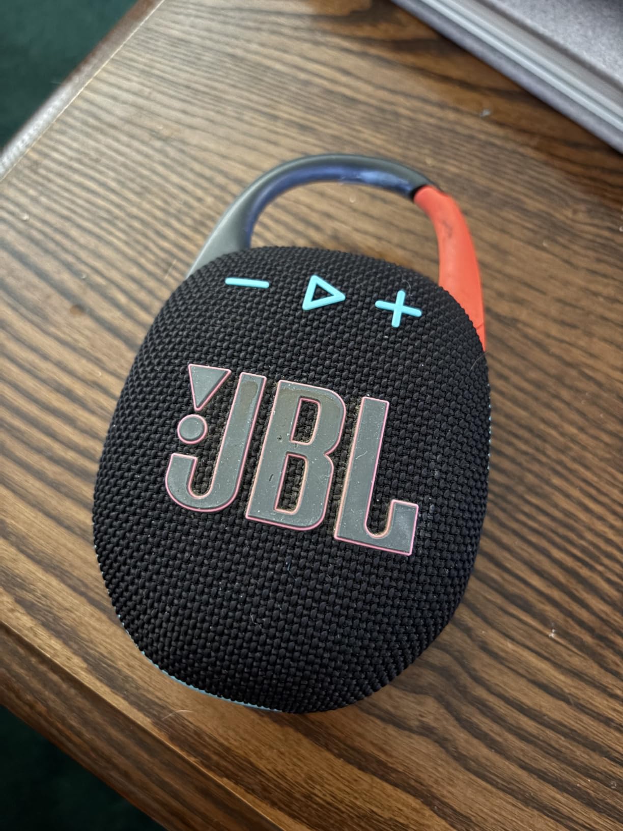 JBL Clip 5 - Ultra-Portable, Waterproof & Dustproof Bluetooth Speaker, Big JBL Pro Sound with Punchy bass, Integrated Carabiner, Up to 12 Hours of Play, Made in Part with Recycled Materials (Black) customer photo 1