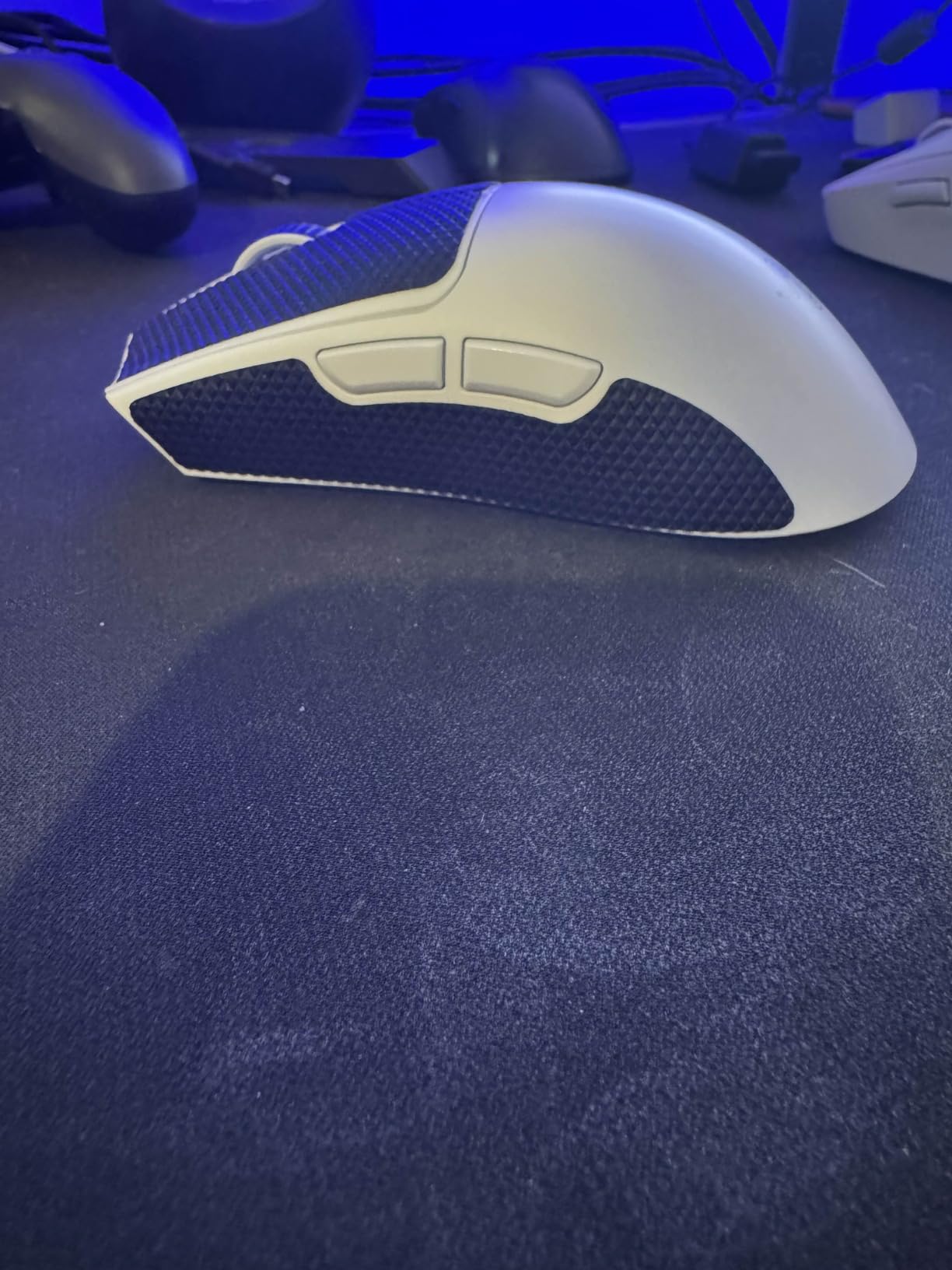 Razer Viper V3 Pro Wireless Esports Gaming Mouse, 55g Lightweight, White customer photo 2