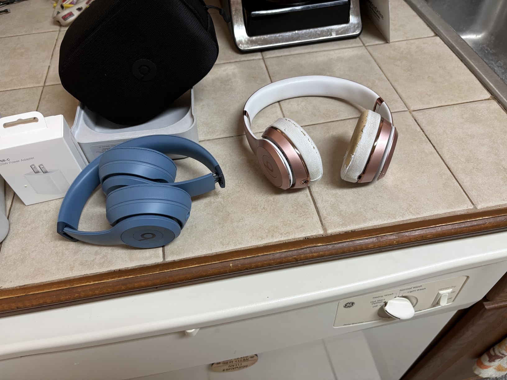 Beats Solo 4 - Wireless On-Ear Bluetooth Headphones, Up to 50-Hour Battery Life, Ultra-Lightweight Comfort, Powerful and Balanced Sound, Apple & Android Compatible - Cloud Pink customer photo 2