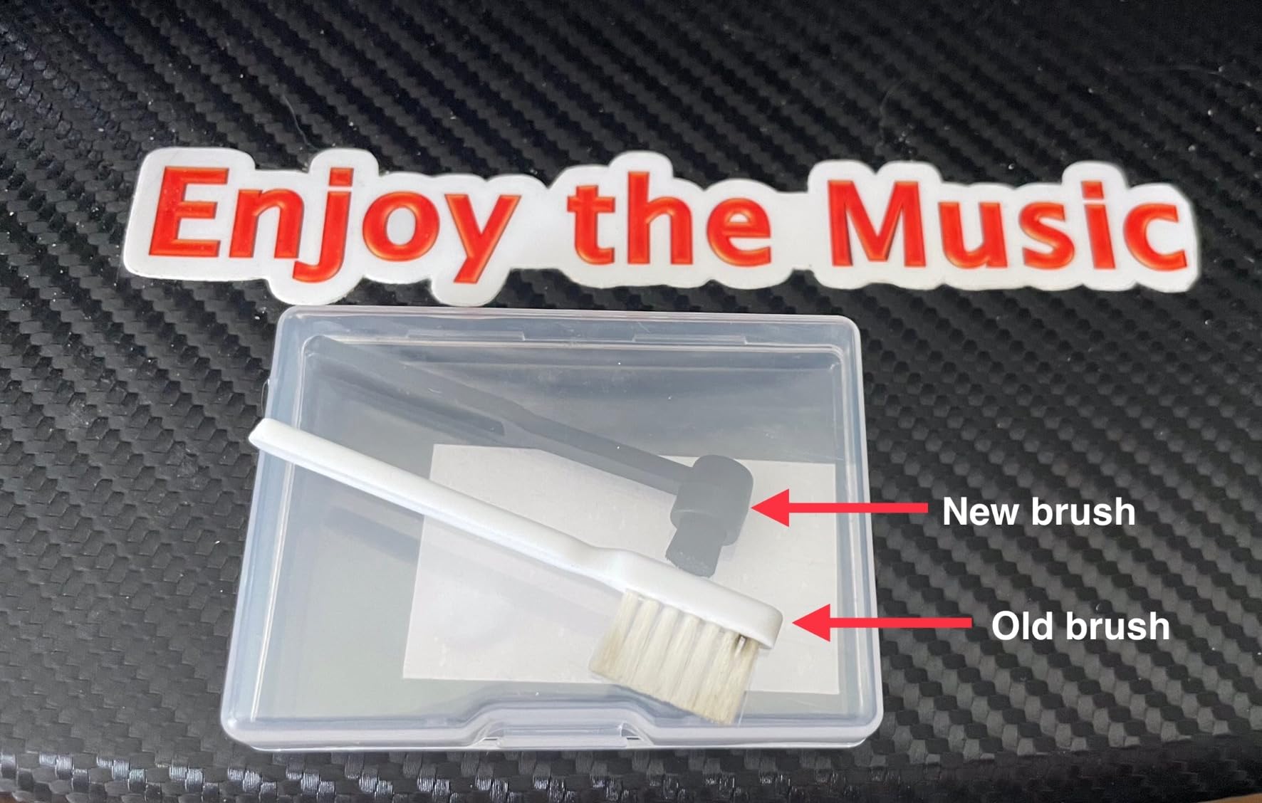 Turntable Stylus Cleaning Brush, Carbon-fiber Anti-static Vinyl Record Stylus Cleaner Brush to Remove Dirt and Dust for Record Needles customer photo 2