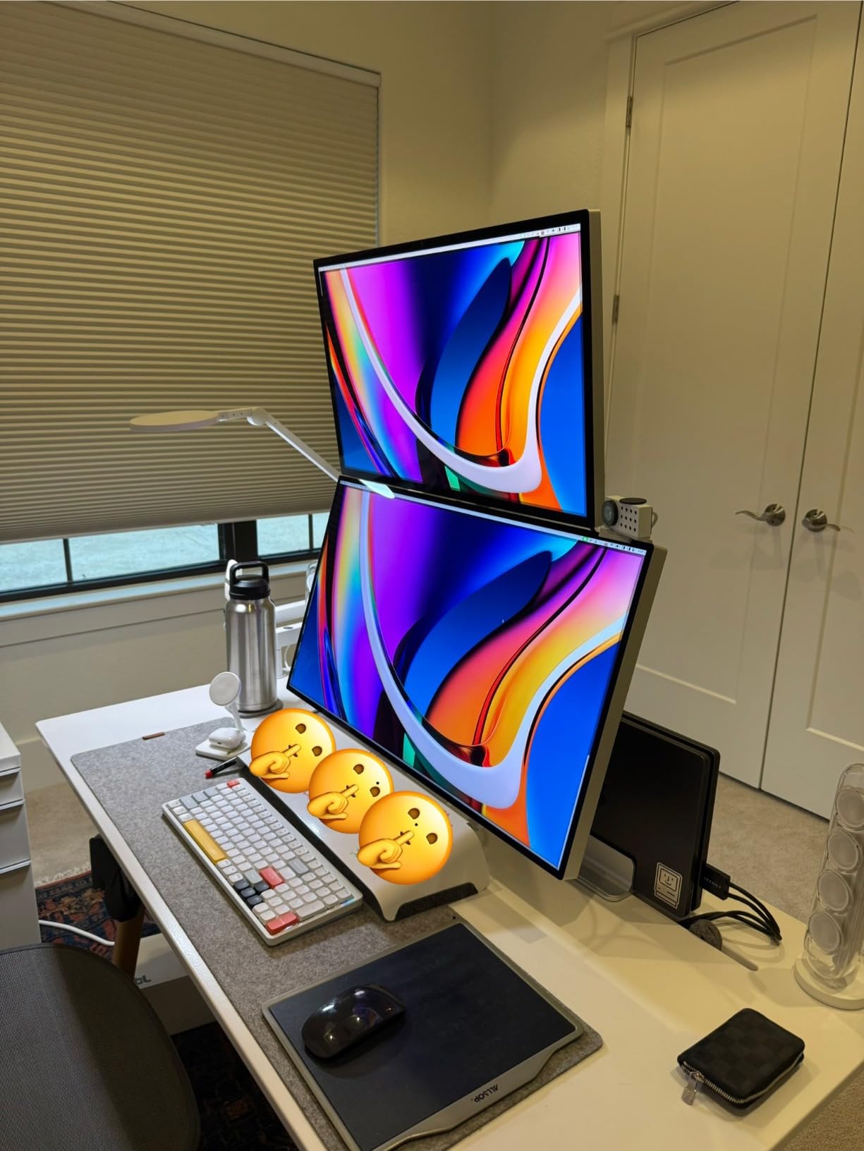 ARES WING Stacked Dual Vertical Monitor Arm with USB A/C for 17 to 49 Inch customer photo 1