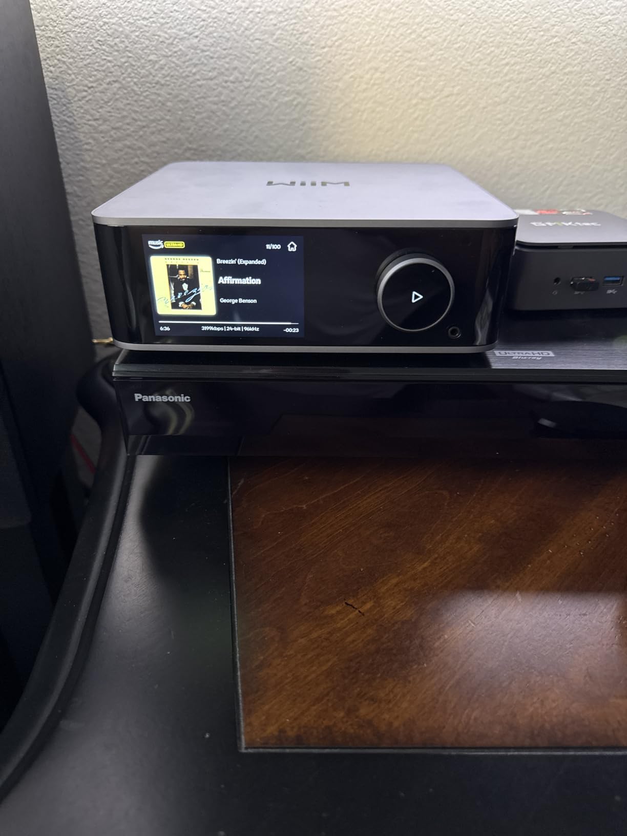 WiiM Ultra Hi-Res Music Streamer with Touchscreen & ESS DAC, Space Gray customer photo 1
