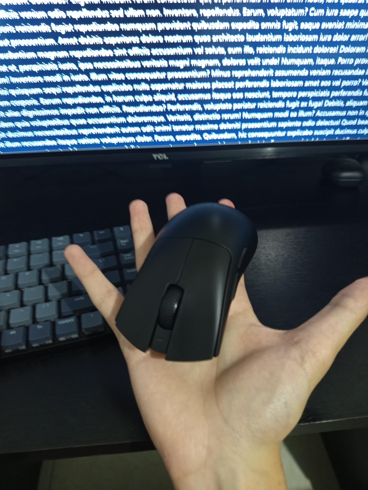 Razer DeathAdder V3 HyperSpeed Wireless Gaming Mouse: 55g Lightweight - USB C Charging - Up to 100 Hr Battery - Advanced 26K Optical Sensor - Gen-3 Optical Switches - 8 Programmable Controls - Black customer photo 1