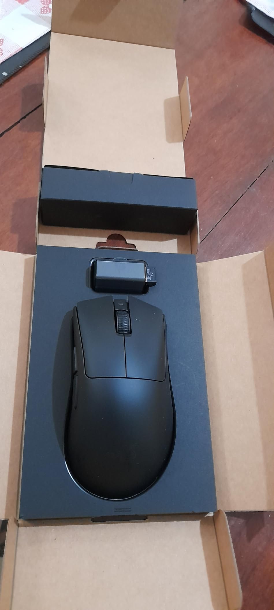 Razer DeathAdder V3 HyperSpeed Wireless Gaming Mouse: 55g Lightweight - USB C Charging - Up to 100 Hr Battery - Advanced 26K Optical Sensor - Gen-3 Optical Switches - 8 Programmable Controls - Black customer photo 2