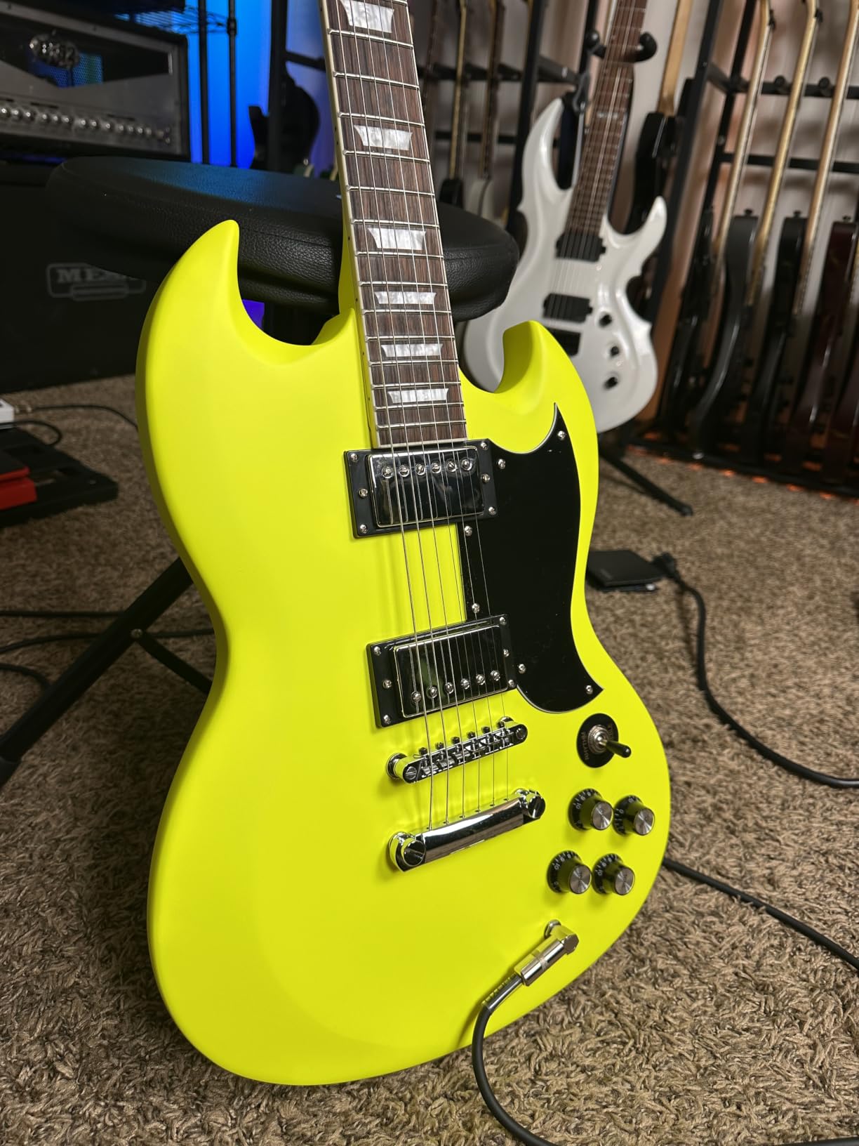 Leo Jaymz 39 Inch Solid Body Electric Guitar - Poplar Wood Body，Maple Neck and Laurel Wood Fretboard (White) customer photo 2