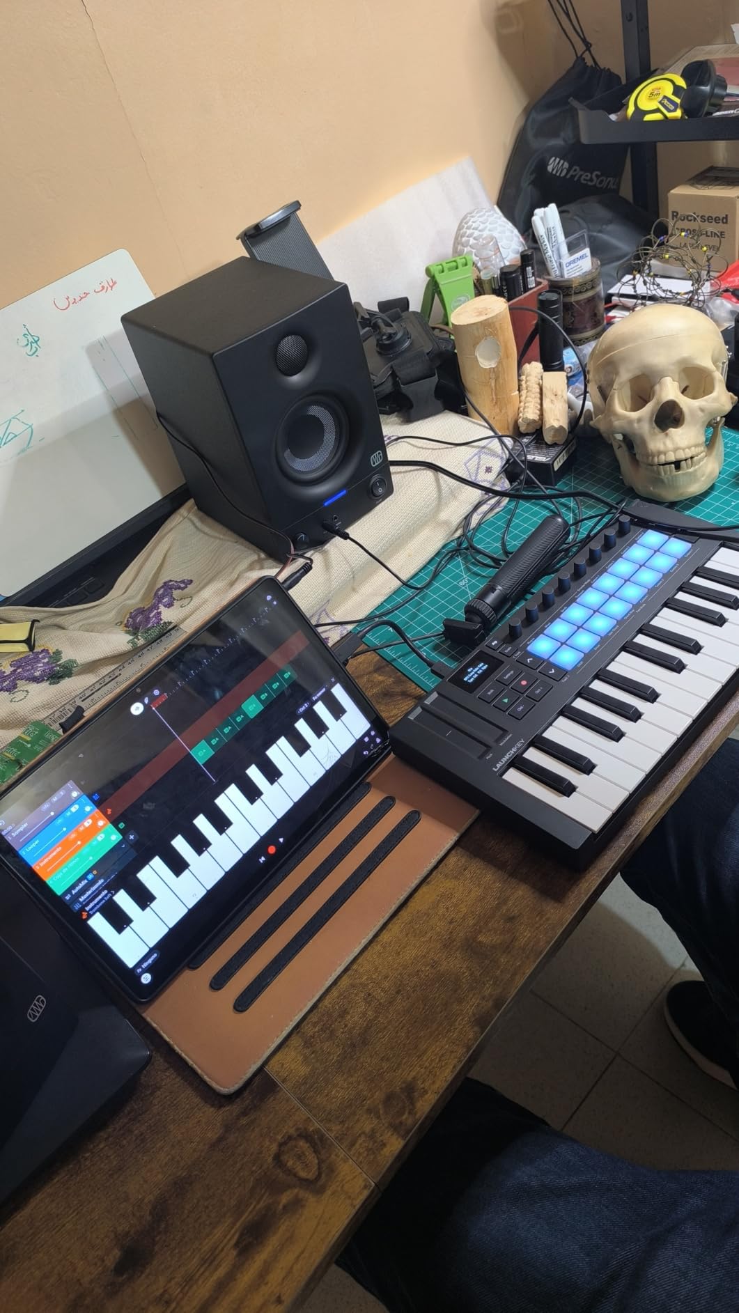 Novation Launchkey Mini 25 MK4 USB MIDI Keyboard Controller customer photo 2
