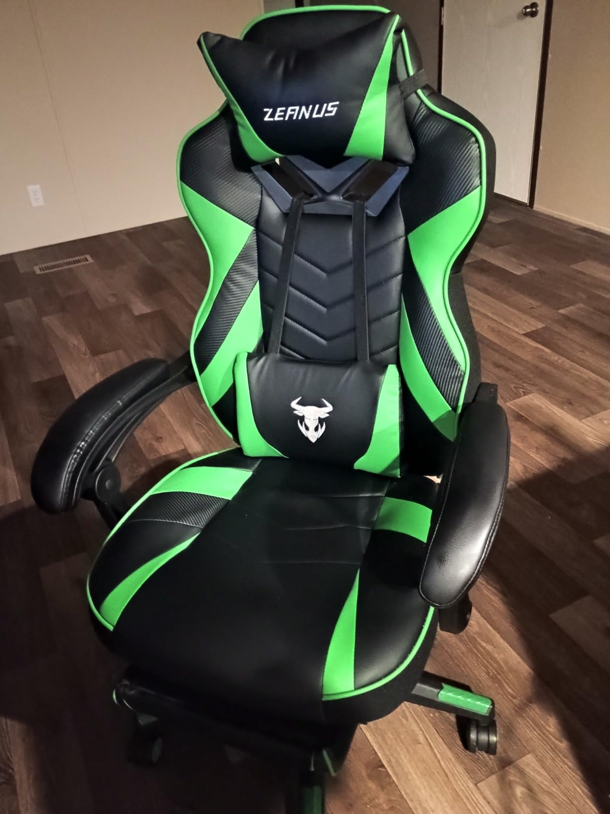 Vonesse Gaming Chair, Big and Tall Gaming Chair with Footrest and Massage, Gaming Chairs for Adults with Lumbar Support, Ergonomic High Back Computer Chair with Pocket Spring Cushion (Green/Black) customer photo 2