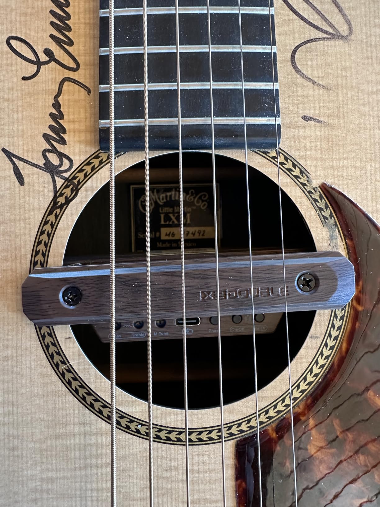 Wireless Acoustic Guitar Pickup Rechargeable Magnetic And Microphone Soundhole Pickup For Acoustic Guitar Build-In Volume Control(Wood Grain) customer photo 1