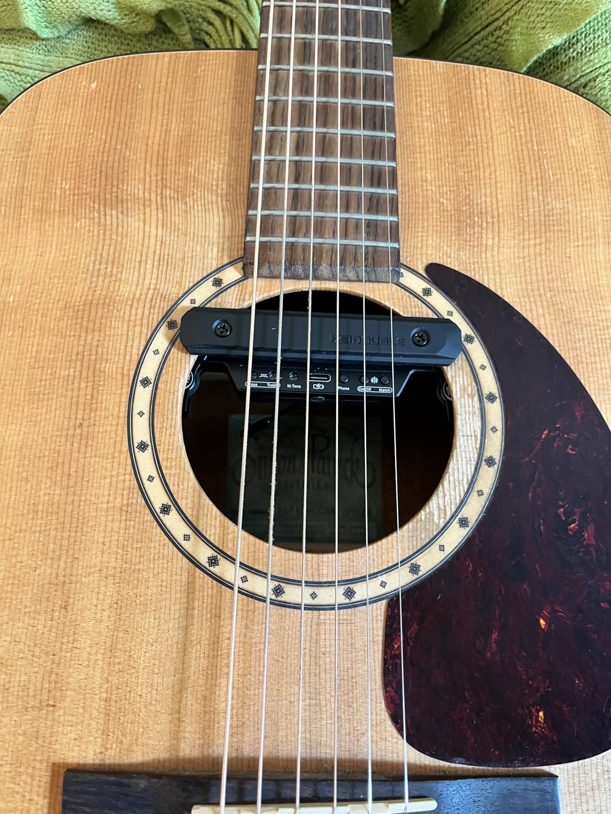 Wireless Acoustic Guitar Pickup Rechargeable Magnetic And Microphone Soundhole Pickup For Acoustic Guitar Build-In Volume Control(Wood Grain) customer photo 2