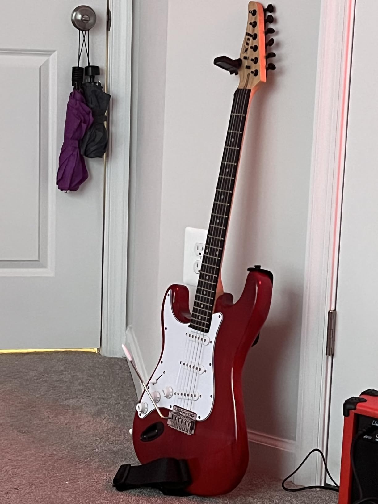 LyxPro Left Hand 39 Inch Electric Guitar and Starter Kit for Lefty Full Size Beginner’s Guitar, Amp, Six Strings, Two Picks, Shoulder Strap, Digital Clip On Tuner, Cable and Soft Case - Pink customer photo 1