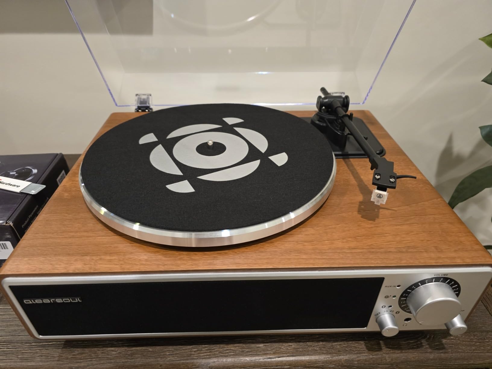ONE-Q All-in-one Vinyl Record Player with Bluetooth 5.4 customer photo 2