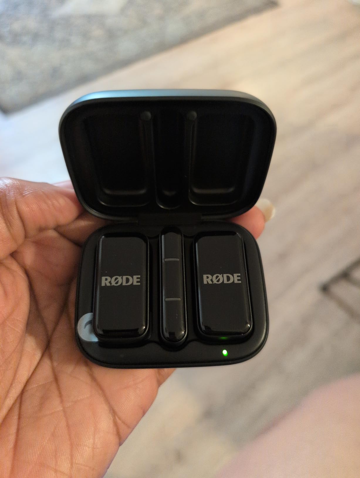 RØDE Wireless Micro (2 Mics + Charging Case), USB-C for iPhone & Android customer photo 2