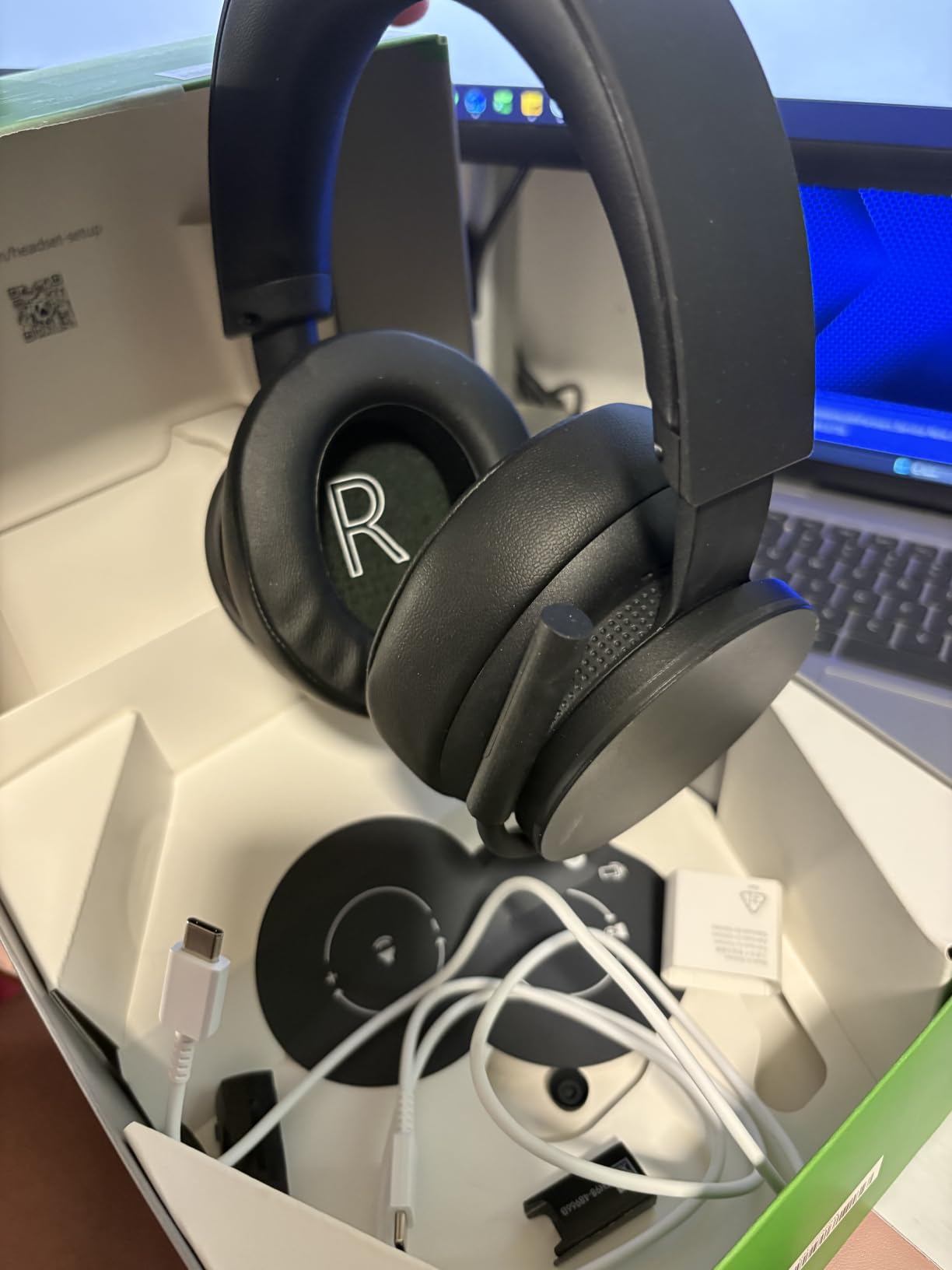 Xbox Wireless Gaming Headset | Carbon Black | Over Ear Headphones | Spatial Audio with Dolby Atmos | Consoles, PCs, TVs, Mobile, and More customer photo 1