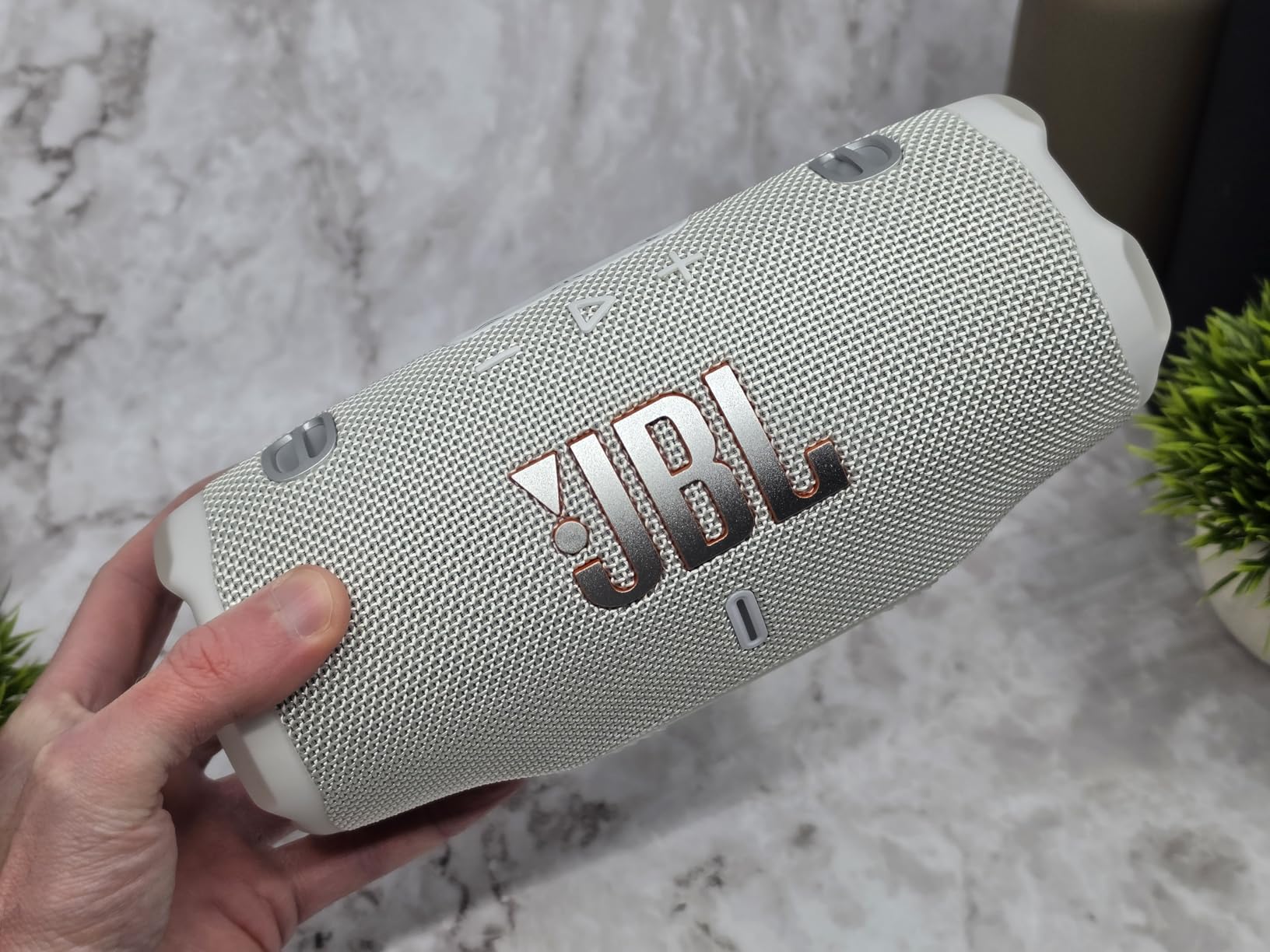 JBL Charge 6 - Portable Waterproof & Drop-Proof Bluetooth Speaker, Bold JBL Pro Sound & AI Sound Boost, 28Hrs Playtime, Built-in powerbank & Comes with a Sturdy/Removable Carrying Strap (Black/Teal) customer photo 1