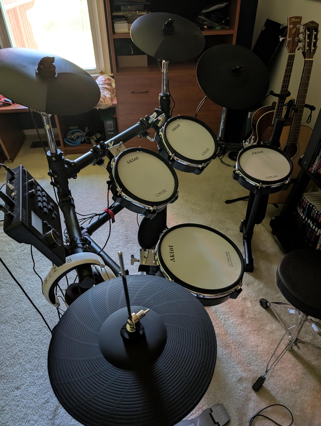AKLOT Expanded-Size Electric Drum Set: 12'' Two-Piece Standalone Hi-Hat, Independent Kick Drum and 10'' Dual-Zone Snare, 12'' Triple-Zone Ride Cymbal, All Mesh Heads, 460 Sounds, Black customer photo 1