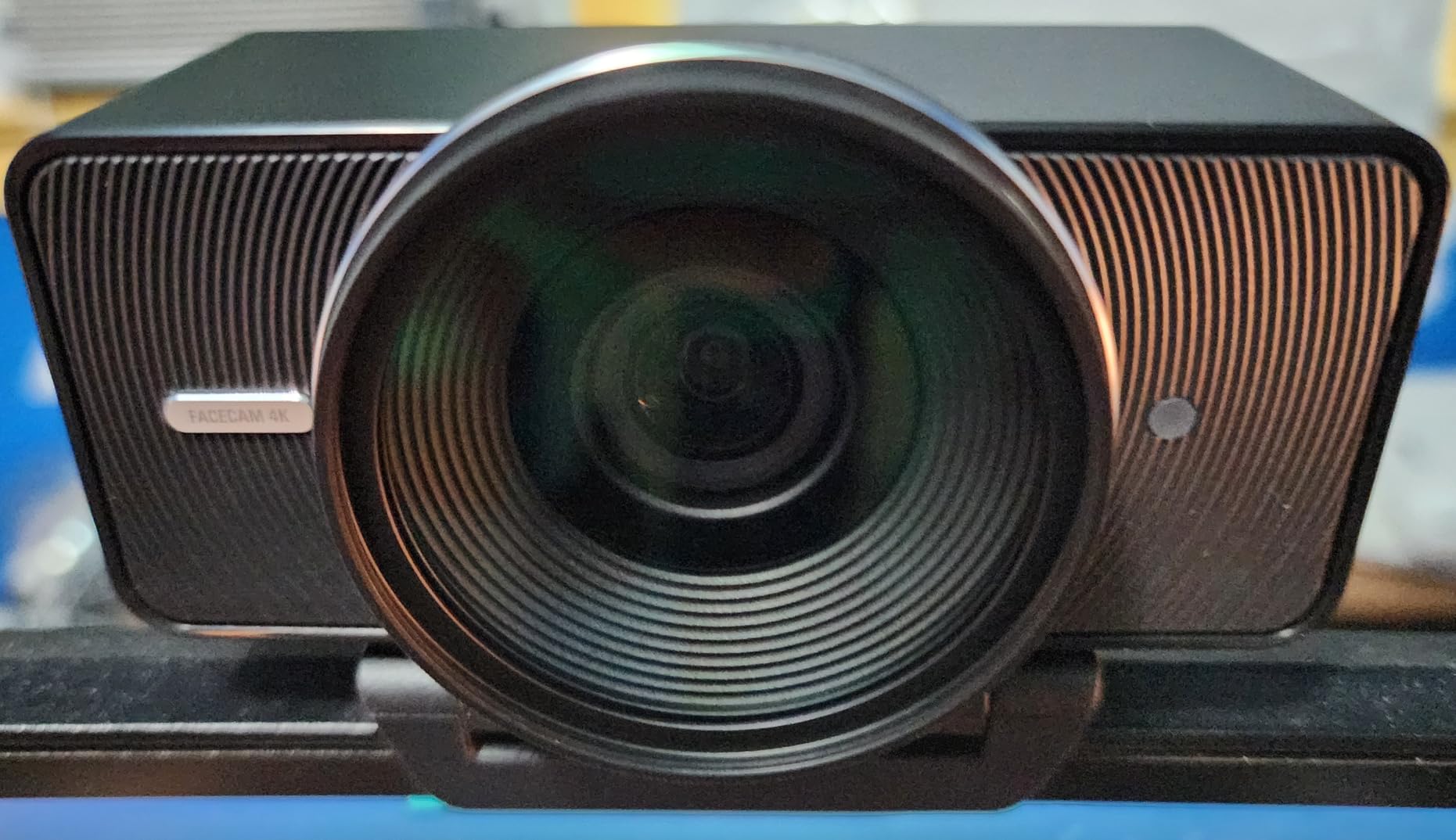 Elgato Facecam 4K, 4K60 Studio Webcam, DSLR-Like Control customer photo 1