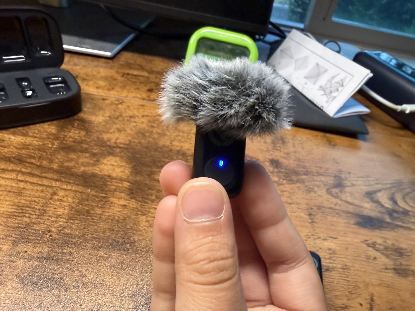 Hollyland LARK A2(2TX+1RX+Charging Case) Wireless Microphone, AI Auto-Limit customer photo 1