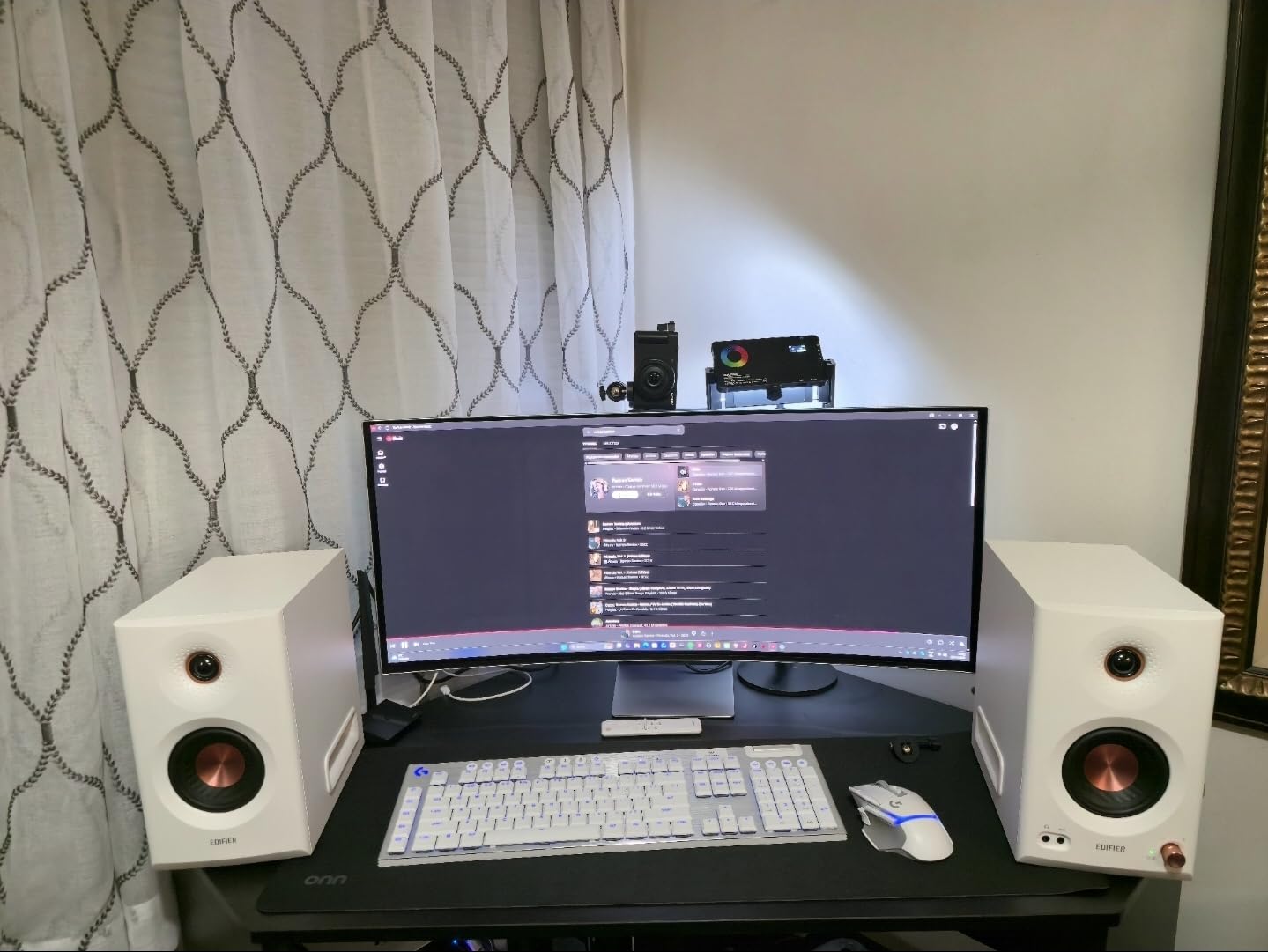 Edifier MR5 2.0 Studio Monitor Bookshelf Speakers, 110W RMS, Black customer photo 1