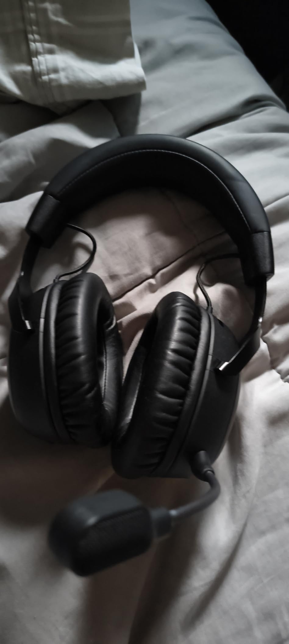 HyperX Cloud III S – Wireless Gaming Headset for Multi-Platform, 2.4GHz, Bluetooth, Battery Life up to 120 Hours 2.4GHz / 200 Hours Bluetooth, 53mm Angled Drivers, Detachable Mic – Black customer photo 1