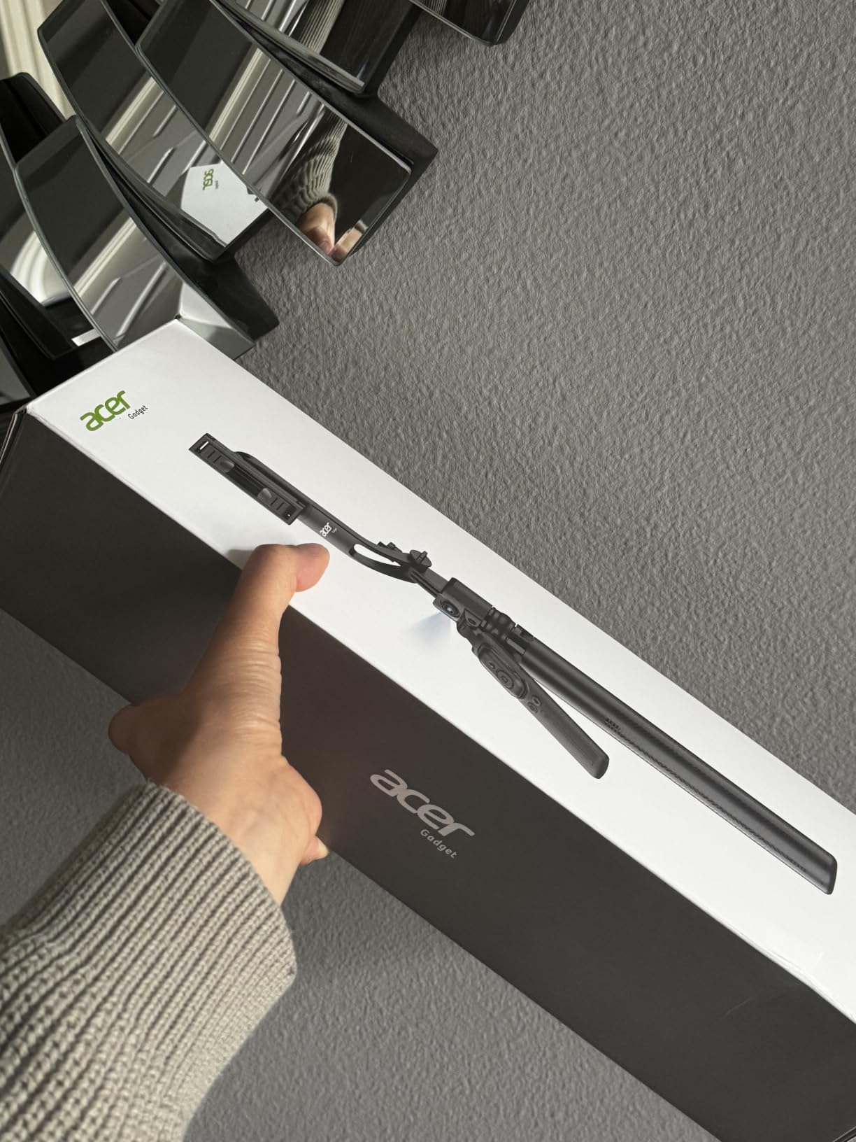 Acer Gadget Auto Face Tracking Tripod for iPhone customer photo 2