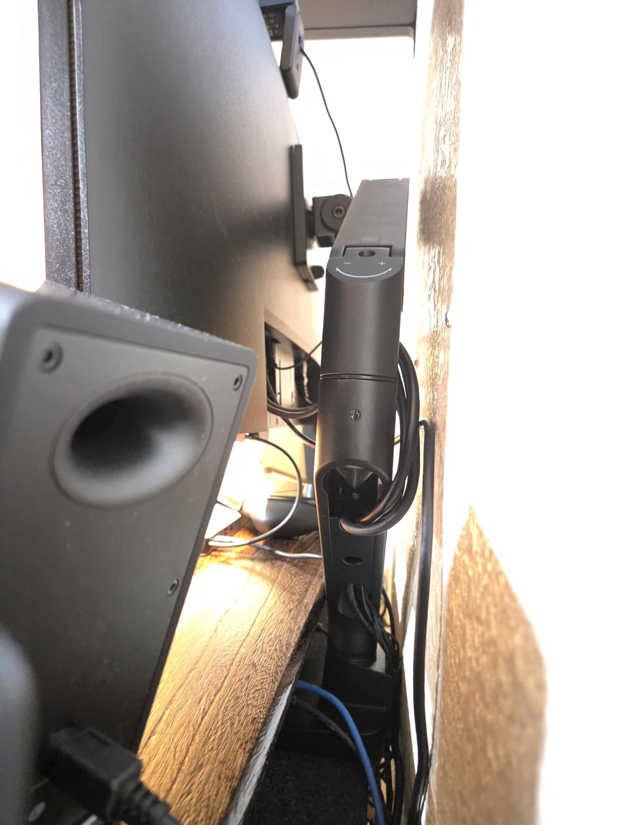 BenQ ErgoArm BDH01 Dual Monitor Arm for 2 Screens Up to 35'' & 44lbs. Black customer photo 2