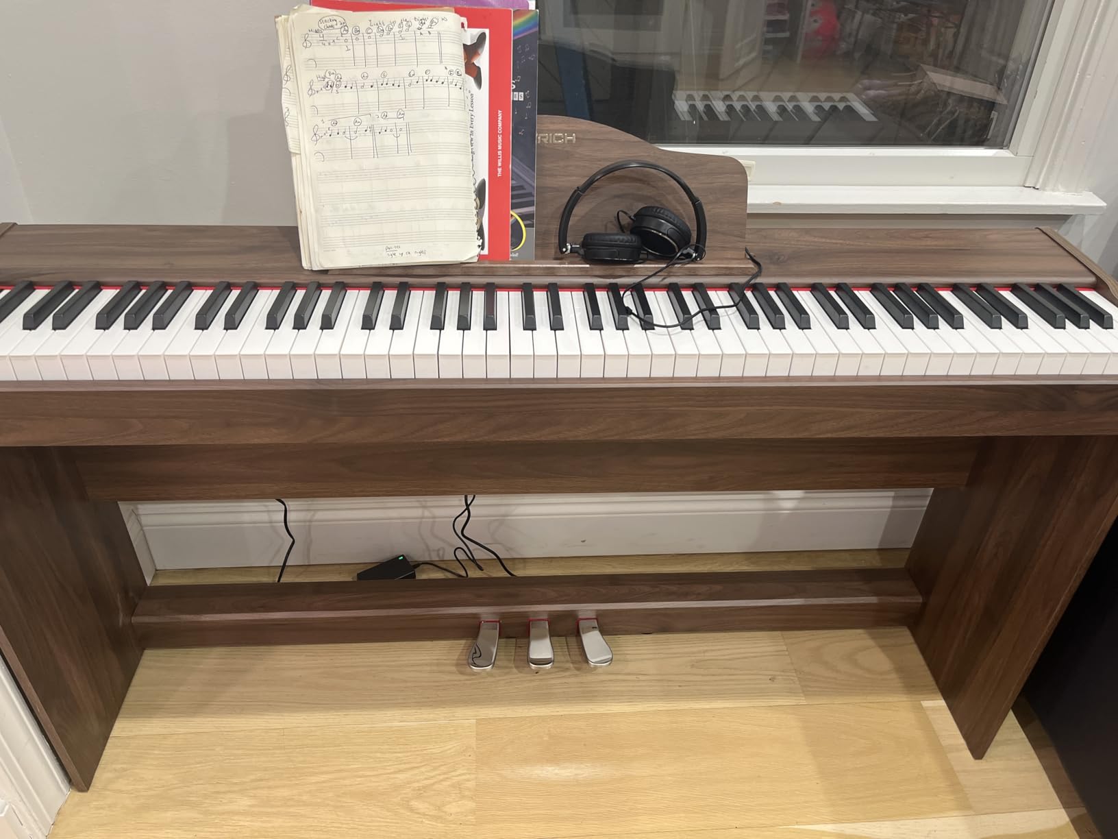 STRICH 88 Keys Digital Piano, Hammer-Action Fully Weighted Keyboard, Cover Designed Electric Piano Keyboard with Furniture Stand, Headphones, Three Pedal, Brown, SDP-400 customer photo 2