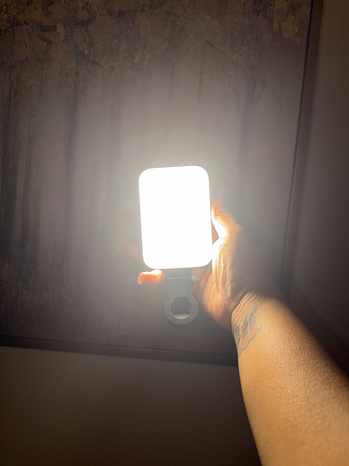 Selfie Light – Rechargeable Phone Light Clip with Digital Display, 3 Light Modes & 10 Brightness Levels for TikTok, Vlog, Makeup, Zoom customer photo 1