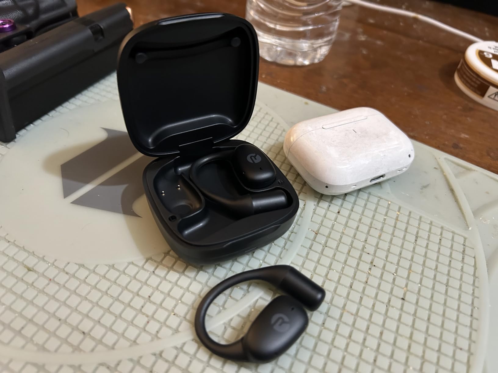 Raycon Essential Open Ear Earbuds – Open Ear Headphones, Earbuds Wireless Bluetooth, Sweat & Water-Resistant Earphones, Running Headphones with Ultra-Lightweight Design, 36 Hours Battery Life (Black) customer photo 1