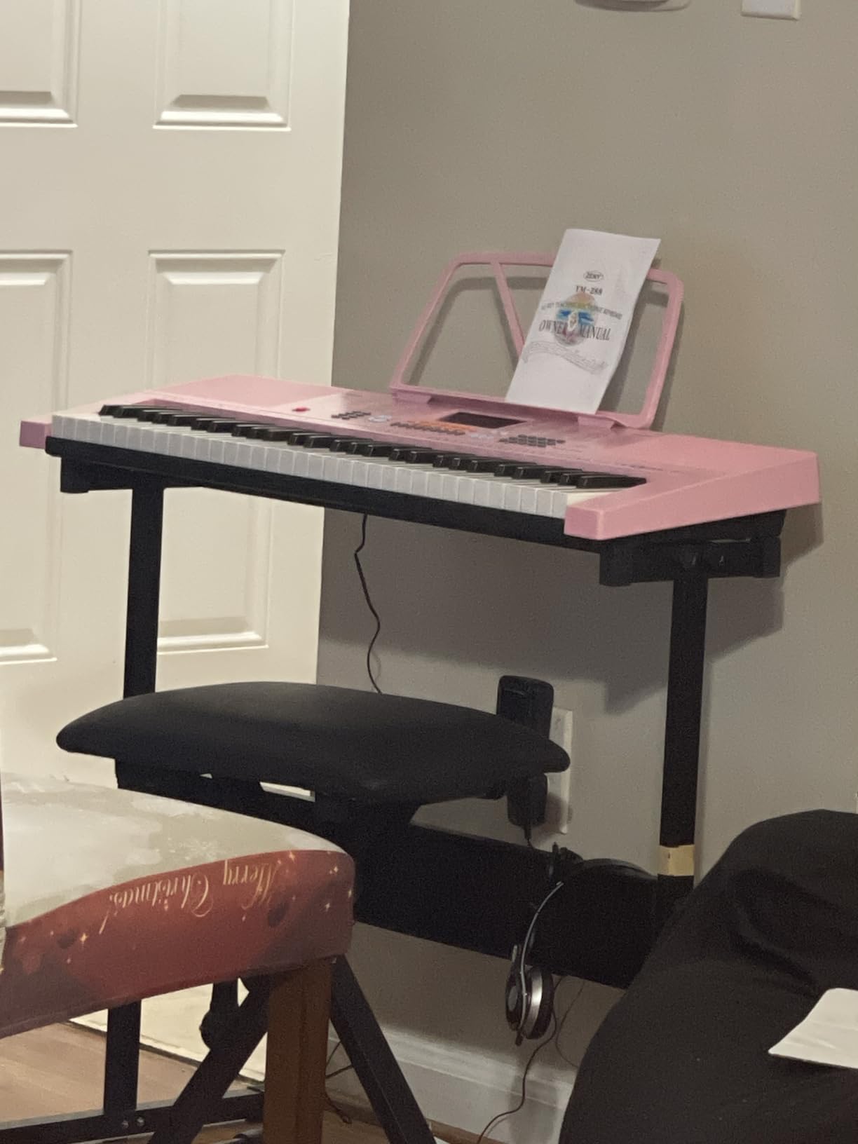 ZENY 61-Key Portable Electric Keyboard Piano with Built In Speakers, LED Screen, Headphones, Microphone, Piano Stand, Music Sheet Stand and Stool (Pink) customer photo 2