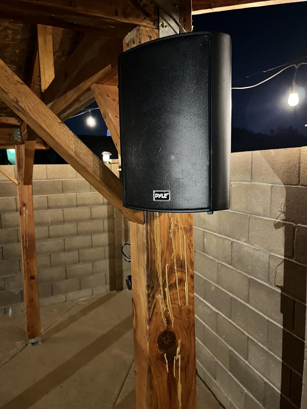 Pyle 6.5'' Marine Grade Waterproof Bluetooth Speakers with Built-in Amplifier, Indoor/Outdoor Use, Full Range Stereo, Aux Input, Rustproof, Ideal for Patio, Pool, Home Audio, White customer photo 1