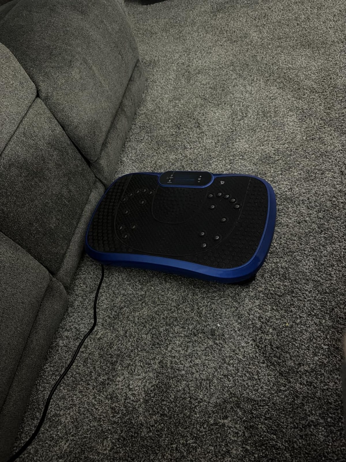 AXV Vibration Plate Exercise Machine Fitness Platform Body Vibrating Board customer photo 2