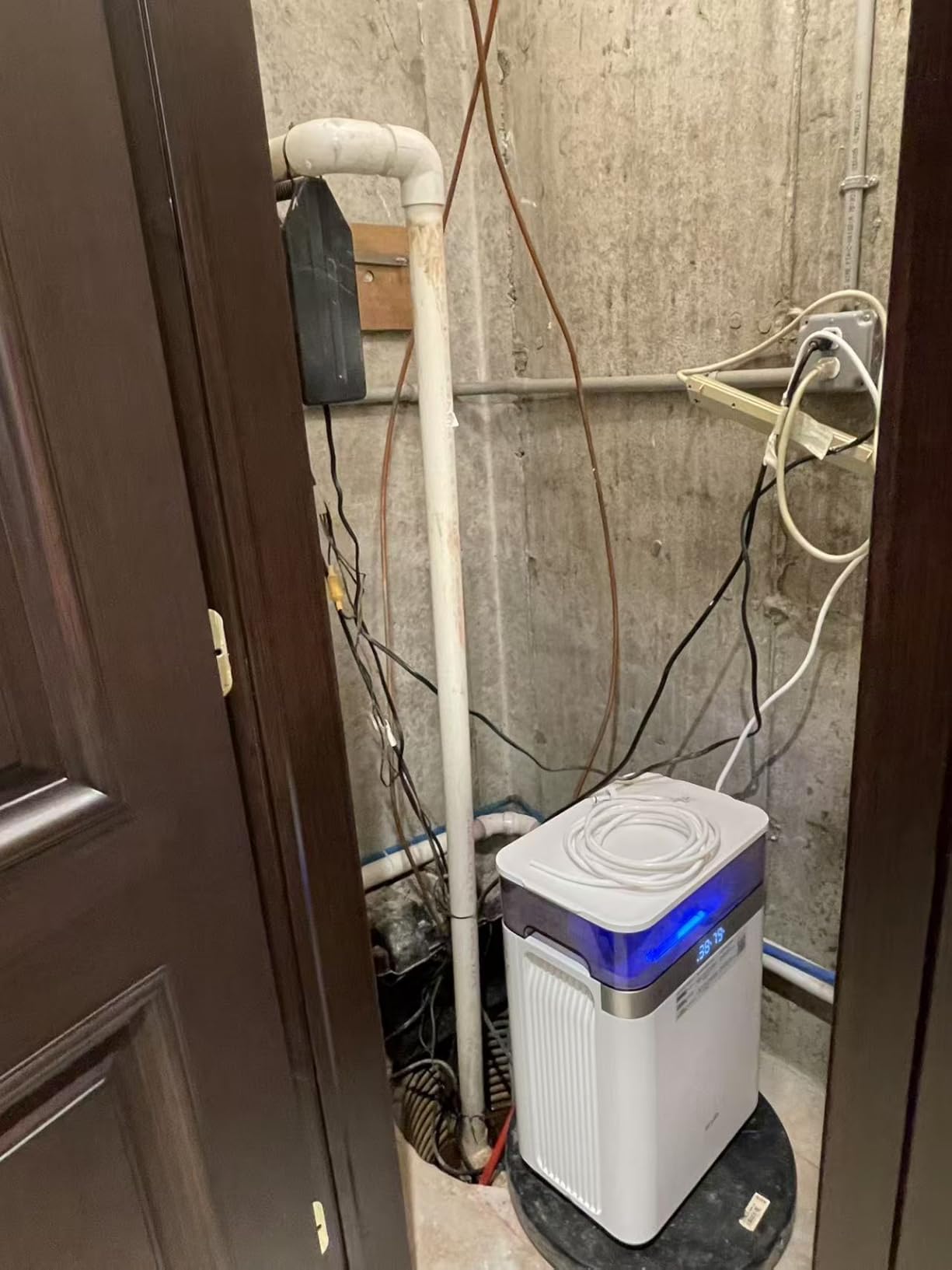 avylo Dehumidifier for Basement with Pump and Hose, Max 90 Pints/D, White customer photo 2