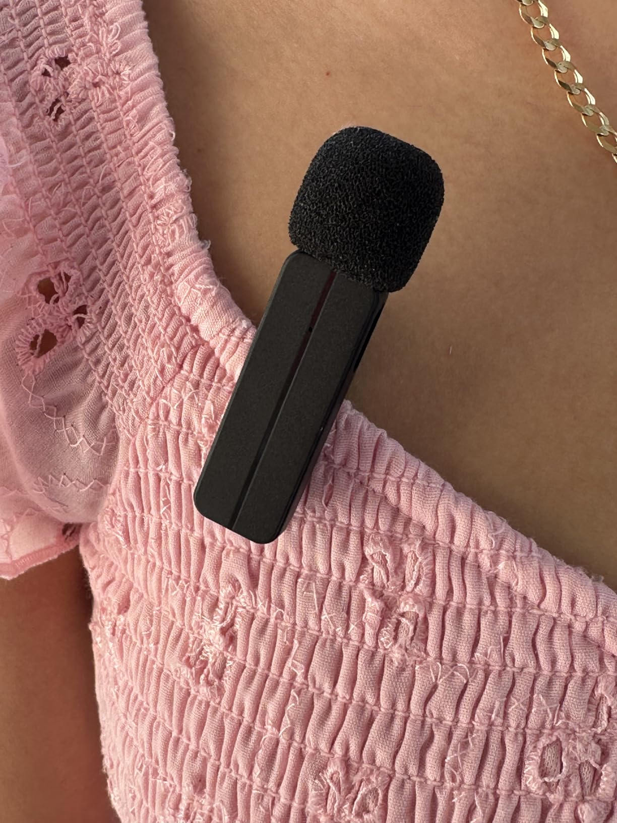 Wireless Mini Lavalier Microphone for iPhone, Android w/ Charging Case customer photo 2