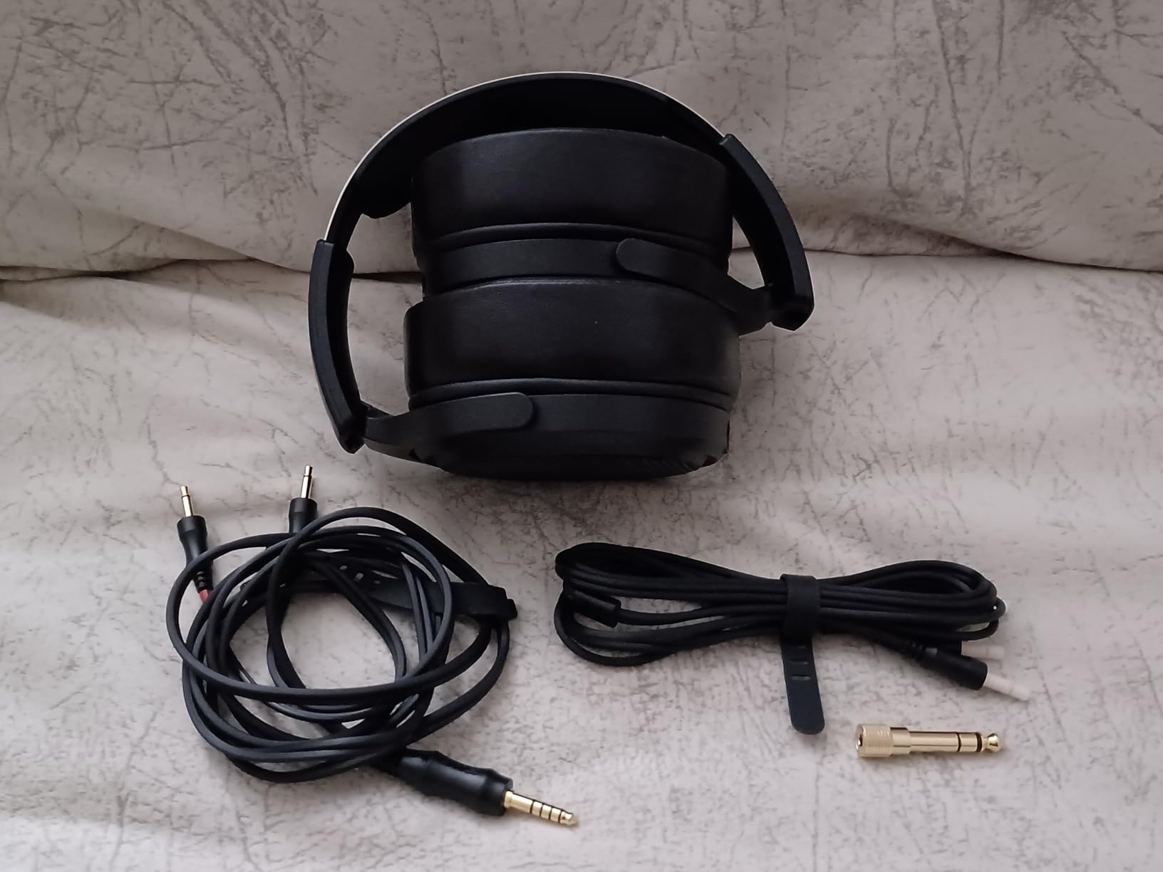 FiiO JT7 Over-Ear Planar Magnetic Headphones, 95x86mm Planar Driver, 3µm Ultra-Thin Diaphragm, Foldable Lightweight Design, Detachable 4.4mm/3.5mm Cable for Audiophiles (Champagne Gold) customer photo 2