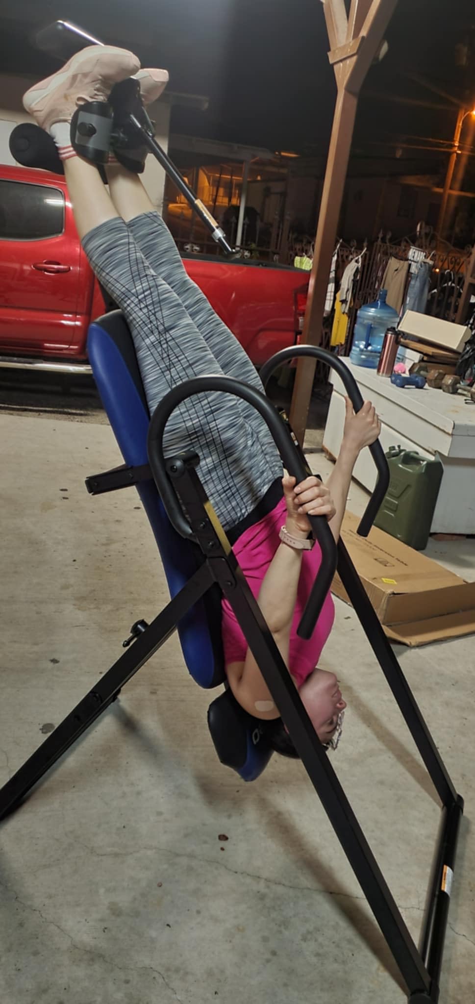 YOLEO Inversion Table for Back Pain w/Removable Lumbar Pad ITX320 customer photo 2