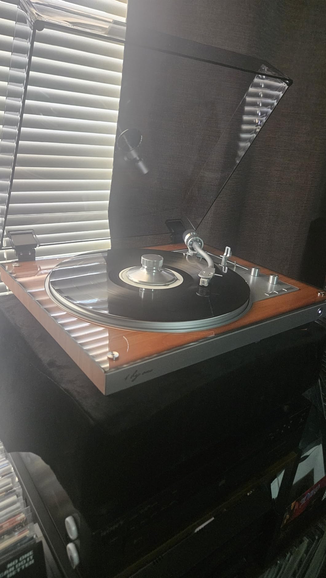 1 BY ONE Fully Automatic Belt-Drive Turntable, Wireless Vinyl Record Player customer photo 2