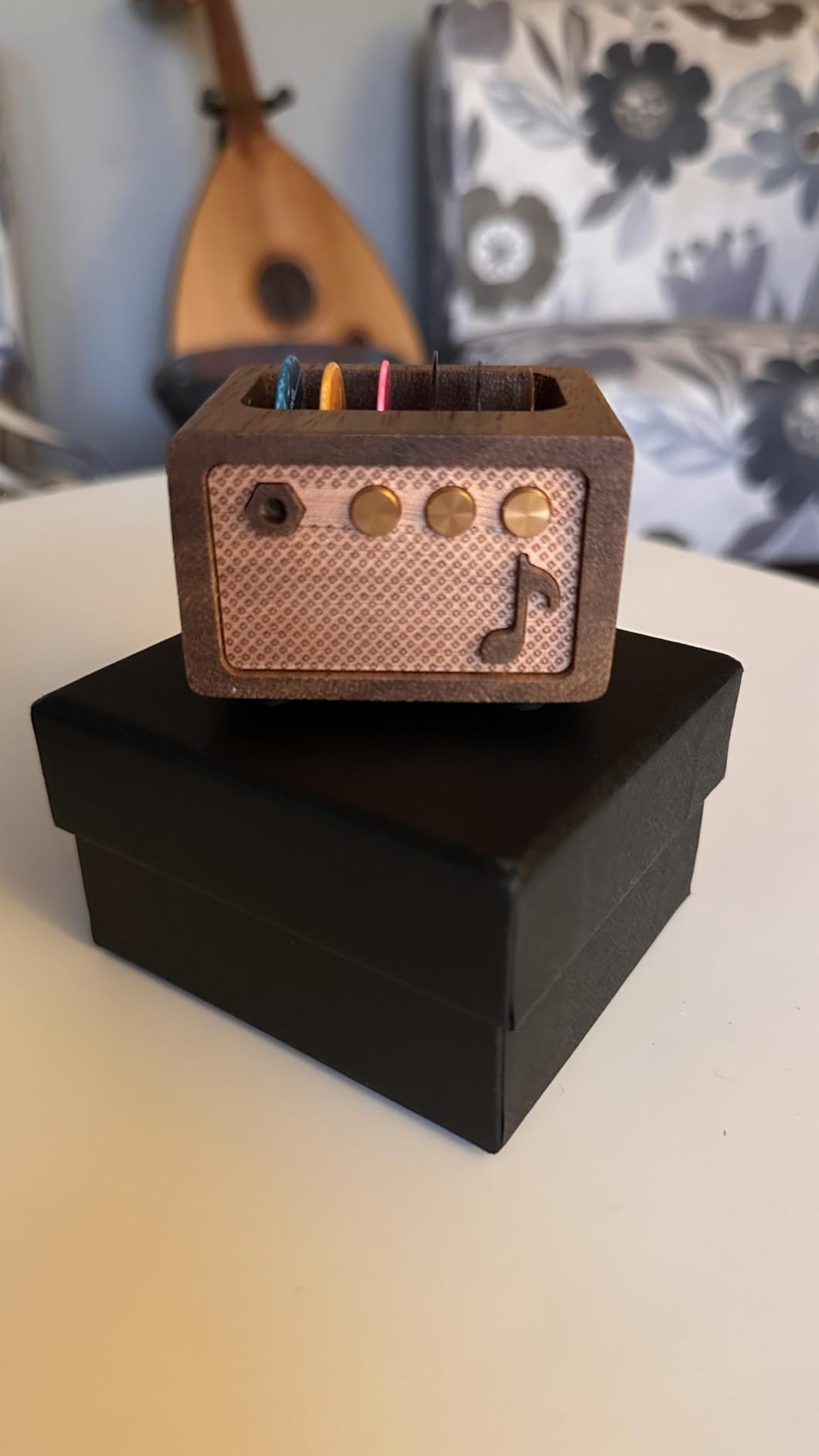 Guitar Pick Holder with 6 Guitar Picks, Walnut Vintage Amp Style Guitar Pick Case, for Guitar Players and Musicians customer photo 1