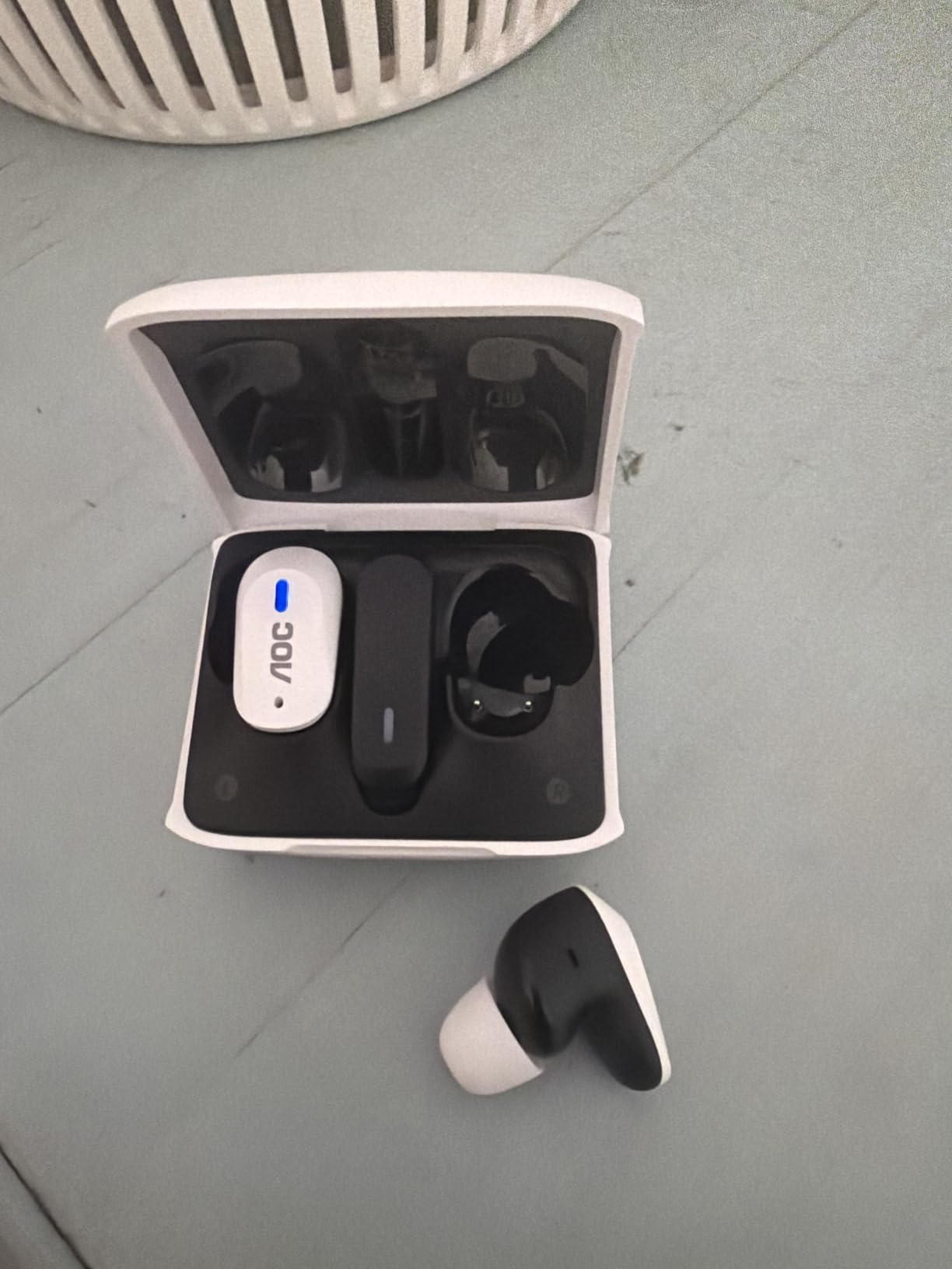 AOC Wireless Gaming Earbuds for PS5 PC Switch, 2.4GHz USB-C Dongle ACT3512 customer photo 2