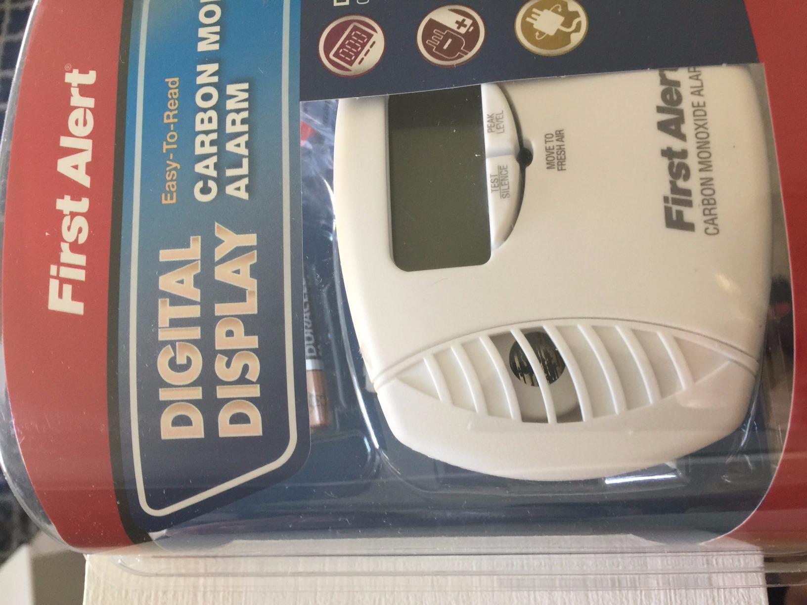 First Alert Plug in Carbon Monoxide Alarm with Digital Display customer photo 1