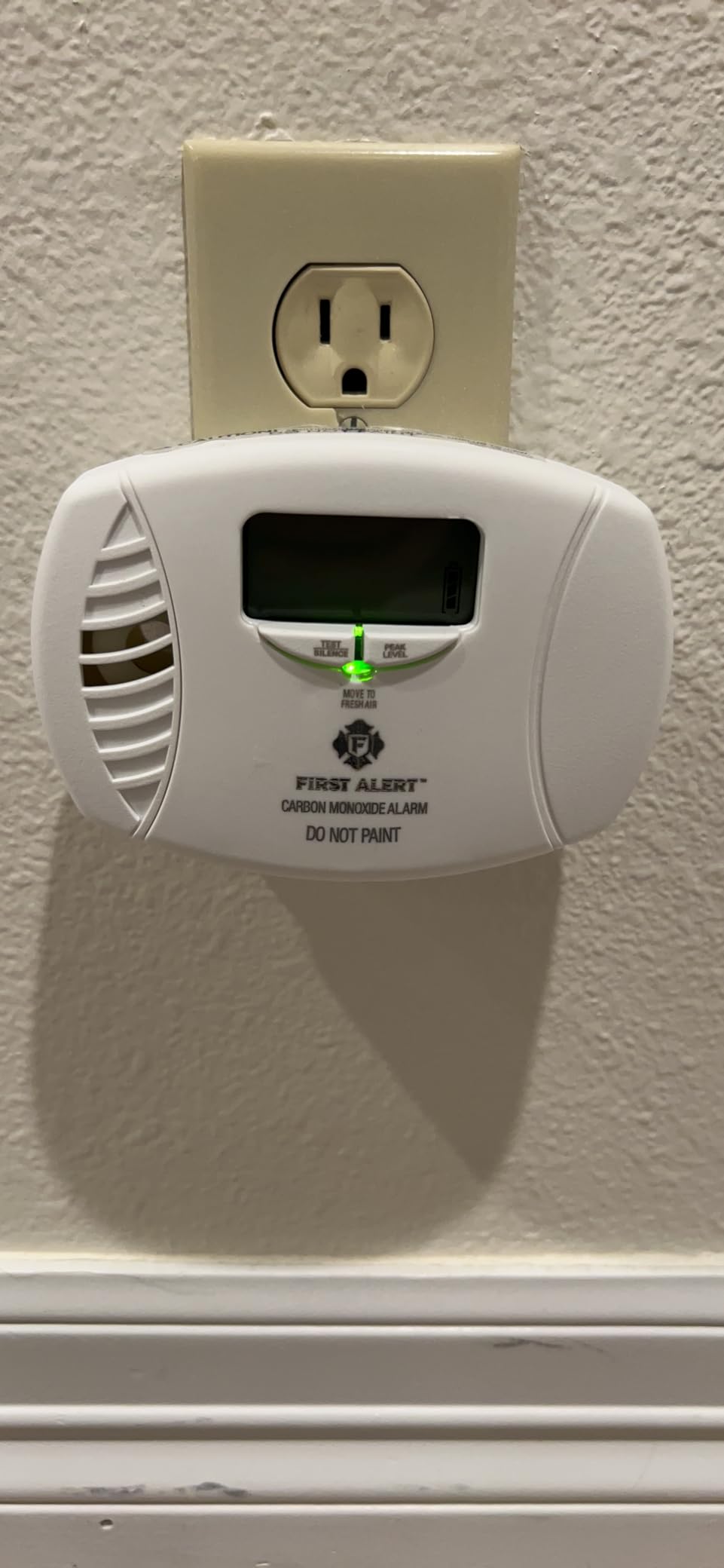 First Alert Plug in Carbon Monoxide Alarm with Digital Display customer photo 2