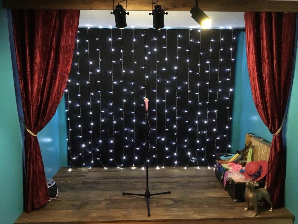 On-Stage MS7700B Tripod-Base Mic Stand (Setup for Vocal and Instrument Microphones, Adjustable Height, 5/8″-27 Threading, Portable, Folding, Nonslip Rubber Feet, Cable Clip, Steel, Black) customer photo 1